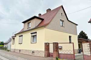 !!! Freistehendes EFH mit viel Wohnfläche u. Grundstück + Outdoorpool, sucht neuen Besitzer !!! – Saalekreis – Vorschaubild 2