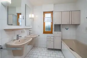 Ihr neues Zuhause: Familienfreundliches Haus mit Garten und Doppelgarage – Schwarzwald-Baar-Kreis – Vorschaubild 13
