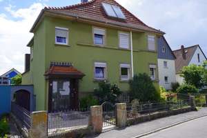 Gepflegtes 1-2-Familien-Haus mit großem Garten in Michelau