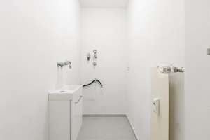 Helle 2,5-Zimmer-Wohnung mit großem Südwestbalkon und EBK – 81241 Am Westbad, München – Vorschaubild 4