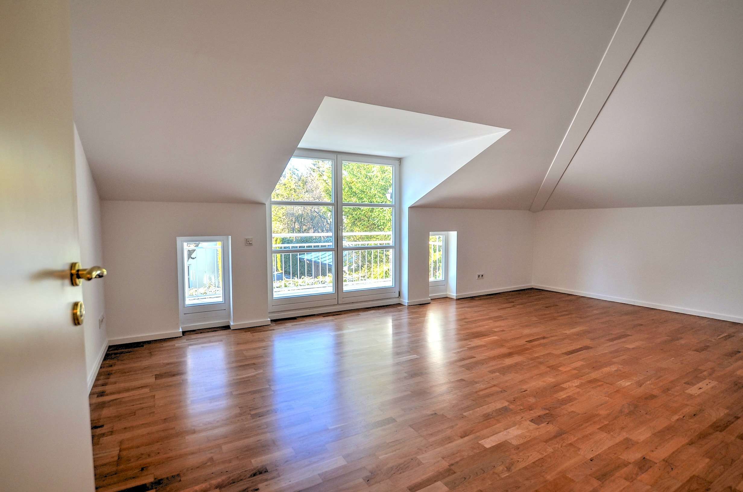 Immobilie in Grünwald - MÜNCHEN-GRÜNWALD: SONNIGES DACHGESCHOSSJUWEL MIT EXQUISITER AUSSTATTUNG! - Bild 8