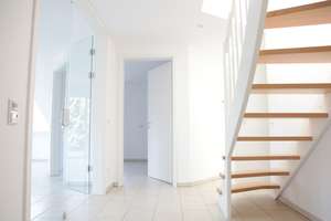 Modernes Wohnen mit Weitblick: Stilvolle Maisonette-Wohnung – Die vollständige Adresse der Immobilie erhältst du vom Anbieter., 33619 Dornberg, Bielefeld – Vorschaubild 3