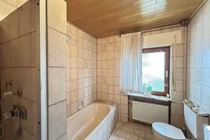 Großzügiges Wohnhaus mit Einliegerwohnung und Ausbaupotenzial – Die vollständige Adresse der Immobilie erhältst du vom Anbieter., 63599 Biebergemünd – Vorschaubild 9