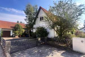 Ruhig gelegenes Einfamilienhaus - großes Grundstück, Innenhof, Traumgarten und Erweiterungspotenzial