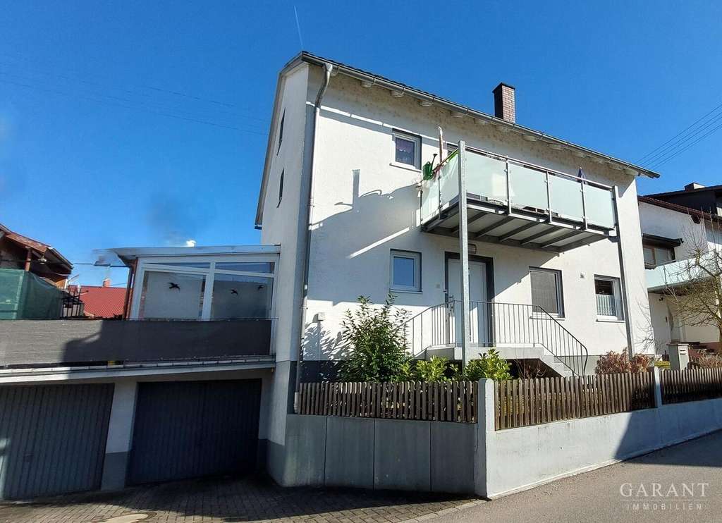 Immobilie in Kelheim - Zweifamilienhaus - gut vermietet mit Ausbaupotenzial! - Bild 0