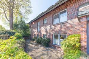 Schickes Haus mit drei Wohnungen in ruhiger Lage von Kronsburg – Die vollständige Adresse der Immobilie erhältst du vom Anbieter., 24145 Gaarden-Süd und Kronsburg, Kiel – Vorschaubild 3