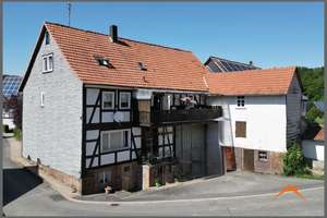 Charmantes Wohnhaus mit Nebengebäude – Die vollständige Adresse der Immobilie erhältst du vom Anbieter., 34593 Knüllwald – Vorschaubild 1