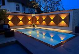 Pool bei Nacht