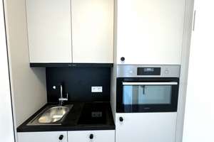 Schlichtes aber modernes Design der Möblierung in der 1-Zimmerwohnung in Treptow – Otto-Franke-Straße 45, 12489 Adlershof, Berlin – Vorschaubild 4