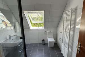 Frisch sanierte 1-Zimmer-DG-Wohnung mit Designerbad & Parkett in Köln-Weidenpesch – Nerusser strasse 50737, 50737 Longerich, Köln – Vorschaubild 13