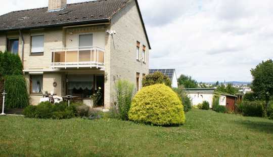 Bild von + FÜR DIE FAMILIE + Tolles Doppelhaus mit riesigem Garten direkt am Feld gelegen