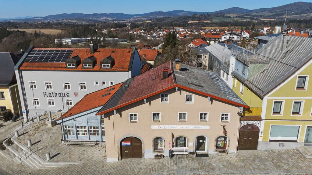 Immobilie in Untergriesbach - Historisches Wohn- und Geschäftshaus mit viel Potential im Baudenkmal Ensemble Markt Untergriesbach - Bild 1