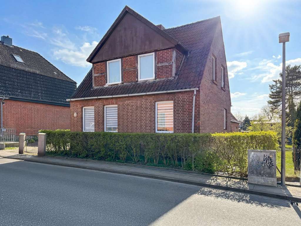 Immobilie in Lauenburg/Elbe - . . . Eigenheim in ruhiger Seitenstraße . . . - Bild 2