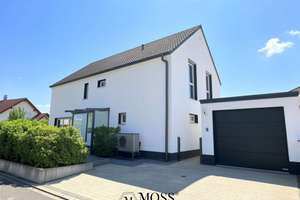 Modernes Einfamilienhaus mit Südterrasse und hochwertiger Ausstattung in Singen-Hausen – Die vollständige Adresse der Immobilie erhältst du vom Anbieter., 78224 Singen (Hohentwiel) – Vorschaubild 1