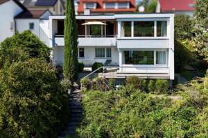 Ein Traumhaus mit Charakter! Panoramablick vom Rossberg bis zum Zollern – Die vollständige Adresse der Immobilie erhältst du vom Anbieter., 72810 Gomaringen – Vorschaubild 1