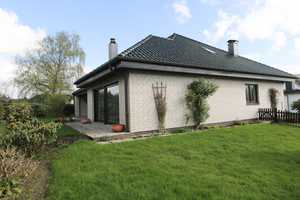 Großzügiger Bungalow mit Garage und ca. 80 m² Ausbaureserve in begehrter Wohnlage – Dithmarschen (Kreis) – Vorschaubild 4