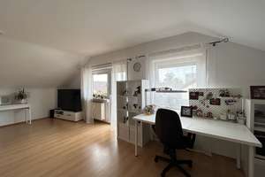 Moderne 3,5 Zimmer Dachgeschosswohnung mit Südbalkon, Kellerraum und zwei Pkw-Stellplätzen – Welschstr. 45, 74080 Böckingen, Heilbronn – Vorschaubild 3