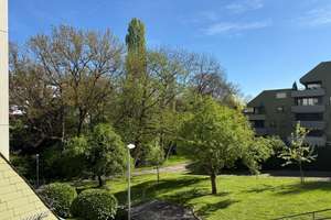 „Ruhe + Licht + Grünblick“ in Botnang, gepflegte 3-Zi.-ETW mit 2 Balkonen, ca. 100 m² Wfl.
