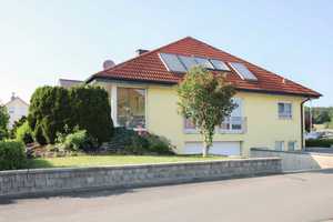 Top gepflegter Wohntraum mit Terrasse, Garten und viel Platz – Gießen (Kreis) – Vorschaubild 1