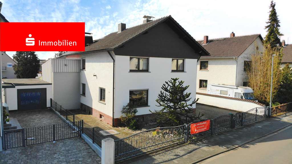 Immobilie in Hainburg - Viel Raum zum Leben: Einfamilienhaus mit Wintergarten, Dachterrasse und großem Grundstück - Bild 0