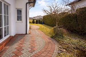 Großzügiges Einfamilienhaus mit weitläufigem Garten, Südterrasse und vielseitigem Raumangebot – Die vollständige Adresse der Immobilie erhältst du vom Anbieter., 83052 Bruckmühl – Vorschaubild 40