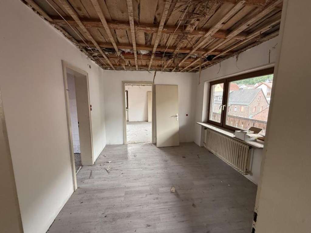 Immobilie in Esthal - Haus mit Nebengebäude - Bild 2