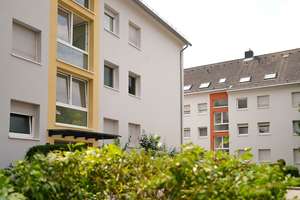 Helle DG-Wohnung mit Balkon und freiem Blick in die Natur