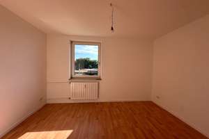 Moderne 4-Zimmer-Wohnung mit Balkon in Schweinau zu vermieten  – Ambergerstraße 36, 90441 Hohe Marter, Nürnberg – Vorschaubild 2