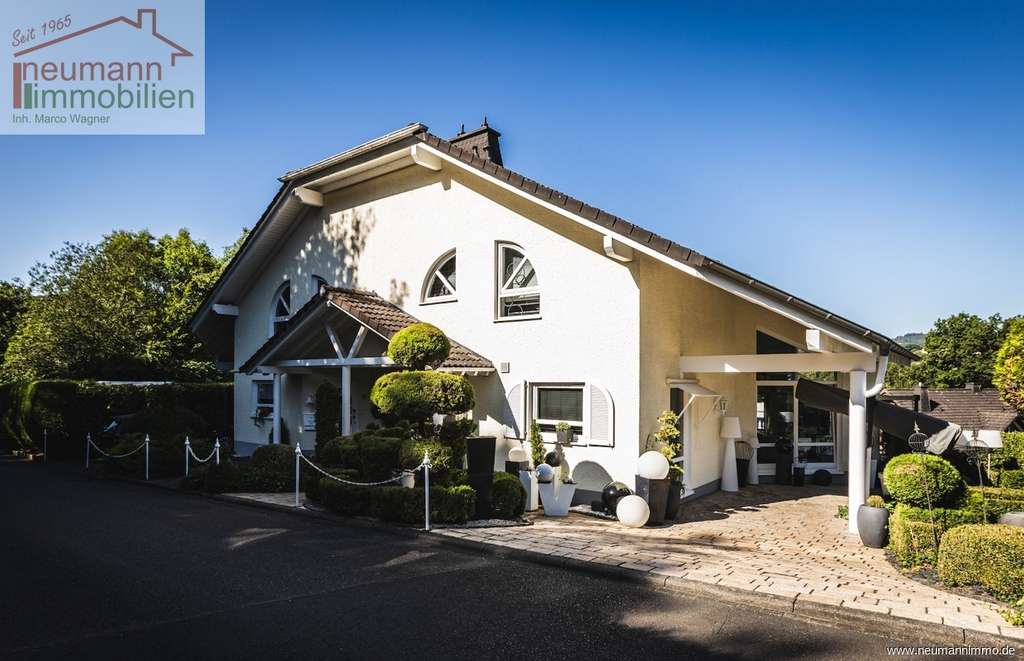 Immobilie in Roßbach - Stilvoll leben & entspannen – Moderne Doppelhaushälfte mit traumhaftem Ausblick - Bild 2