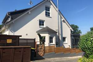 Gelegenheit: sanierte DHH mit Wintergarten, Kamin, Doppelcarport und voll unterkellert  – Nieder-Wöllstädter Straße 21d, 61194 Niddatal – Vorschaubild 2