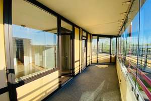 Helle 3-Zimmer-Wohnung mit Einbauküche & Aufzug & West-Loggia in München – 81927 Johanneskirchen, München – Vorschaubild 6