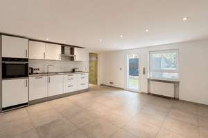 Stadtvilla mit Einliegerwohnung in Frankfurt 2 Garagen,2 Stellplätzen, Terrasse & Garten – 65931 Sindlingen, Frankfurt am Main – Vorschaubild 14
