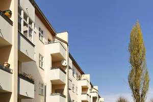 Zwei Zimmer im Szenebezirk! – Varnhagenstraße 2, 10439 Prenzlauer Berg, Berlin – Vorschaubild 1