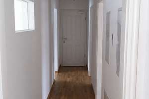 Lichtdurchflutete 3-Zimmer-Wohnung mit großem Balkon, Eichenparkett und Proviantbach vor der Tür – Otto-Lindenmeyer-Str. 67, 86153 Am Schäfflerbach, Augsburg – Vorschaubild 4