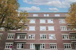 Top angebunden in Winterhude: Bezugsfreie Dachgeschosswohnung in Alsternähe. – Hamburg – Vorschaubild 1