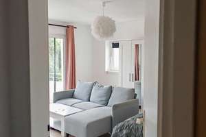 Schönes 1 Zimmer Apartment mit Balkon - Möbel des Vormieters zu verkaufen