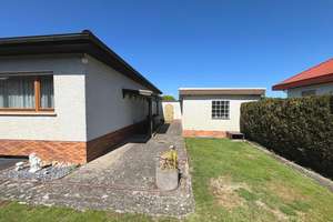 MIT 3D-TOUR! Gepflegter Bungalow mit Garten und Garage in schöner Lage von Philippsburg – Die vollständige Adresse der Immobilie erhältst du vom Anbieter., 76661 Philippsburg – Vorschaubild 5