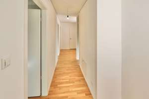 HOCHWERTIGE EINBAUKÜCHE, PARKETTBODEN & FUSSBODENHEIZUNG  - 2 BALKONE - AUFZUG & TG-STELLPLATZ – Ruschestr. 6_, 10367 Lichtenberg (Ortsteil), Berlin – Vorschaubild 2