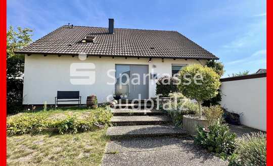 F A M I L I E N G L Ü C K - Freistehendes Einfamilienhaus mit Charme