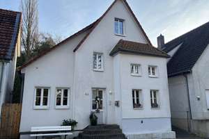 Denkmalgeschütztes Einfamilienhaus mit historischem Charme und kleinem Garten in Vlotho – Die vollständige Adresse der Immobilie erhältst du vom Anbieter., 32602 Vlotho – Vorschaubild 1