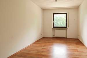 Ihr neues Zuhause mit Potenzial – Großzügige Immobilie für Familie, Mieter oder Mehrgenerationen – Die vollständige Adresse der Immobilie erhältst du vom Anbieter., 91074 Herzogenaurach – Vorschaubild 10