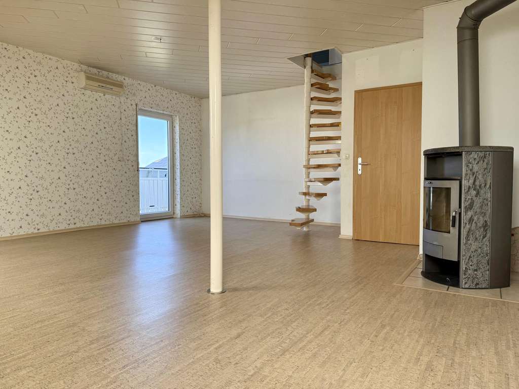 Immobilie in Rheinmünster - Großzügige 3-Zimmer DG-Wohnung mit Kaminofen, Klimaanlage und Balkon in Rheinmünster - Bild 1