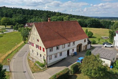 Haus mit Potential für 3 Wohnungen und Baugrundstück in ruhiger Ortsrandlage von Gschwend