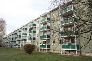 Leipzig-Sellerhausen - kleine 4-Zimmer-Wohnung mit Balkon und Wannenbad in ruhiger, grüner Umgebung