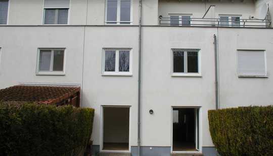 Bild von Schönes Haus mit fünf Zimmern in Wiesbaden Erbenheim, FELDRANDLAGE, von PRIVAT