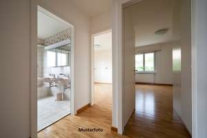 3-Zimmer-Wohnung, Balkon, Garage in ruhiger Wohn-/Anliegerstraße