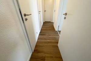Renovierte 3-Zimmer-Wohnung: moderne Ausstattung, Balkon, neues Wannenbad, separate Küche, sep. WC – Friedensstraße 114a, 51145 Urbach, Köln – Vorschaubild 13