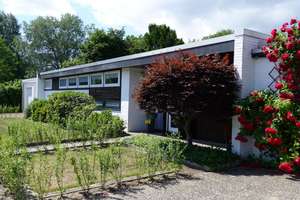 Horn-Lehe, Lehesterdeich | Flachdach-Winkelbungalow mit Doppelgarage