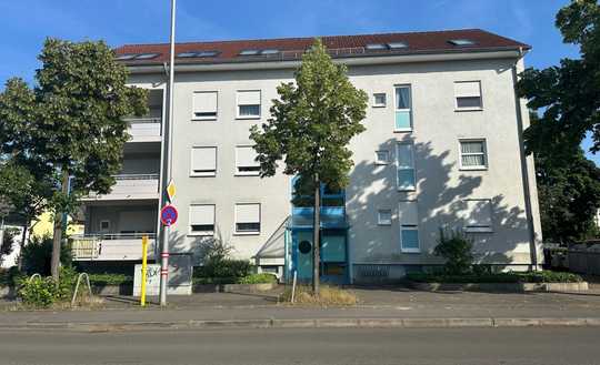 Charmante 3-Zimmer-Dachgeschosswohnung in einem sehr gepflegten Mehrfamilienhaus.