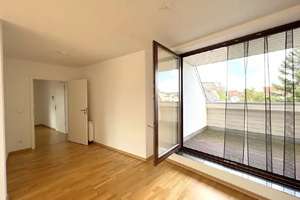 Traumhafte Dachgeschoss Wohnung mit Balkon und Stellplatz